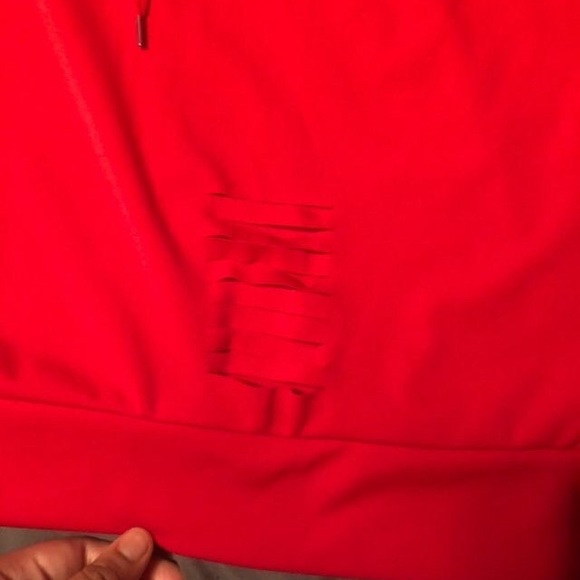 Red slick material - Picture 3 of 4